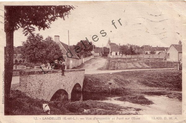 Vue d'ensemble et pont sur l'Eure